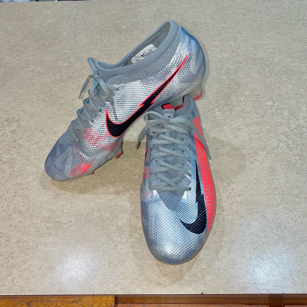 NIKE Mercurial Vapor13 EliteFG S⚽️CCER cleats- Like new! Barely worn!